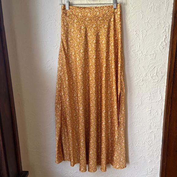 Carly Jean Los Angeles Dresses & Skirts - Carly Jean Los Angeles Floral Maxi Skirt Size Small